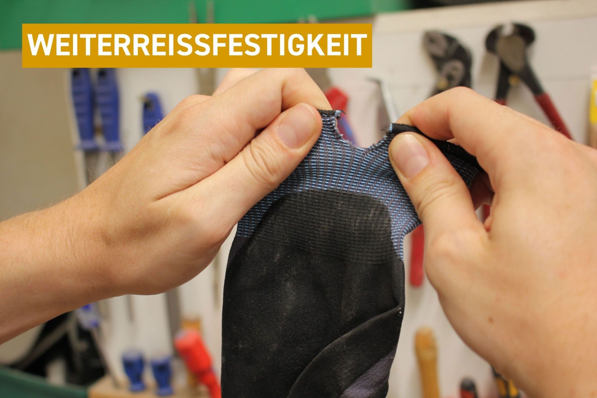 EN 388 Weiterreißfestigkeit bei Handschuh gezeigt